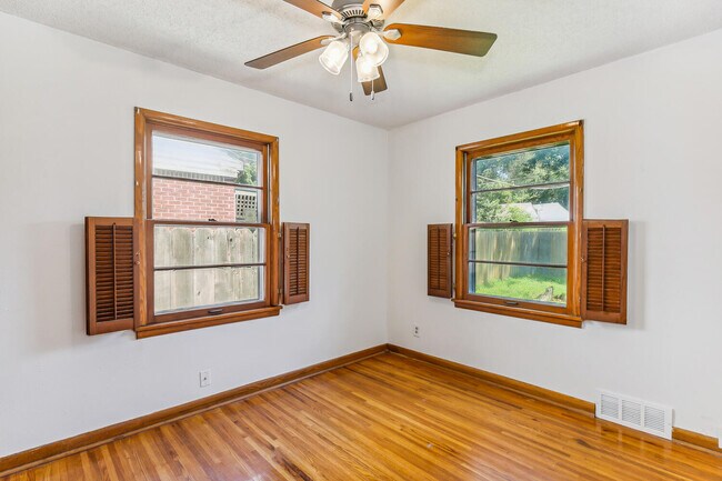 Building Photo - 3707 E Funston St