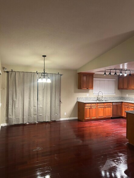 Building Photo - 5200 Roseana Ct