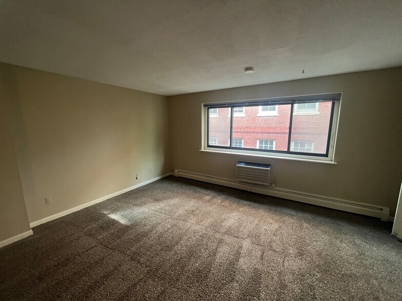 Building Photo - 376 Harvard St