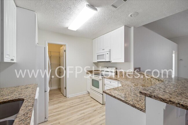 Building Photo - 4900 Cherokee Heights