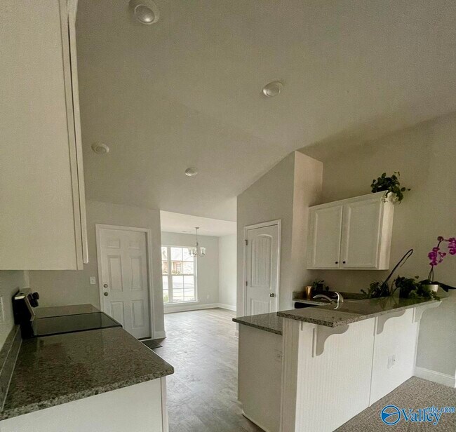 Building Photo - 272 Abercorn Dr