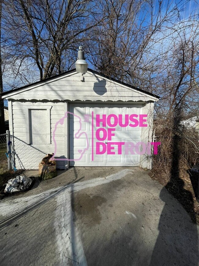 Building Photo - 21900 Coolidge