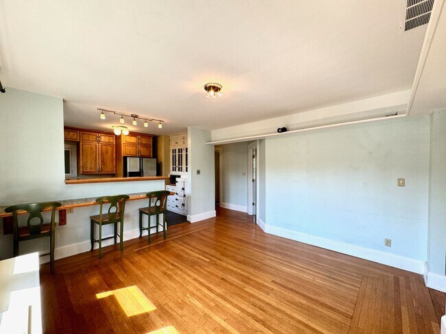 Building Photo - 505-507 W McMillan