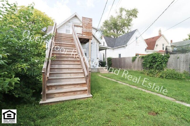 Building Photo - 927 Nuttman Ave