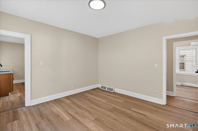 Building Photo - 38 Bristol St