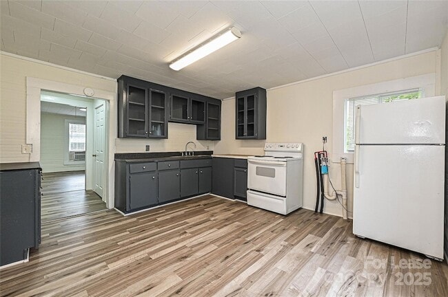 Building Photo - 3619 Little Mountain Rd