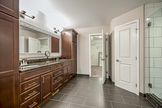Building Photo - 348 Sedgewood Ln