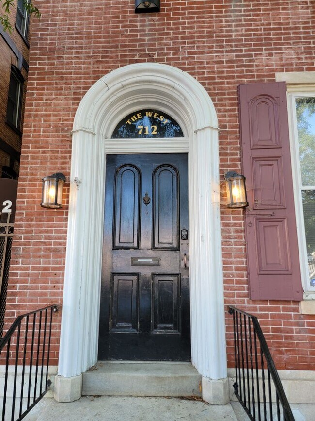 Building Photo - 712 N West St