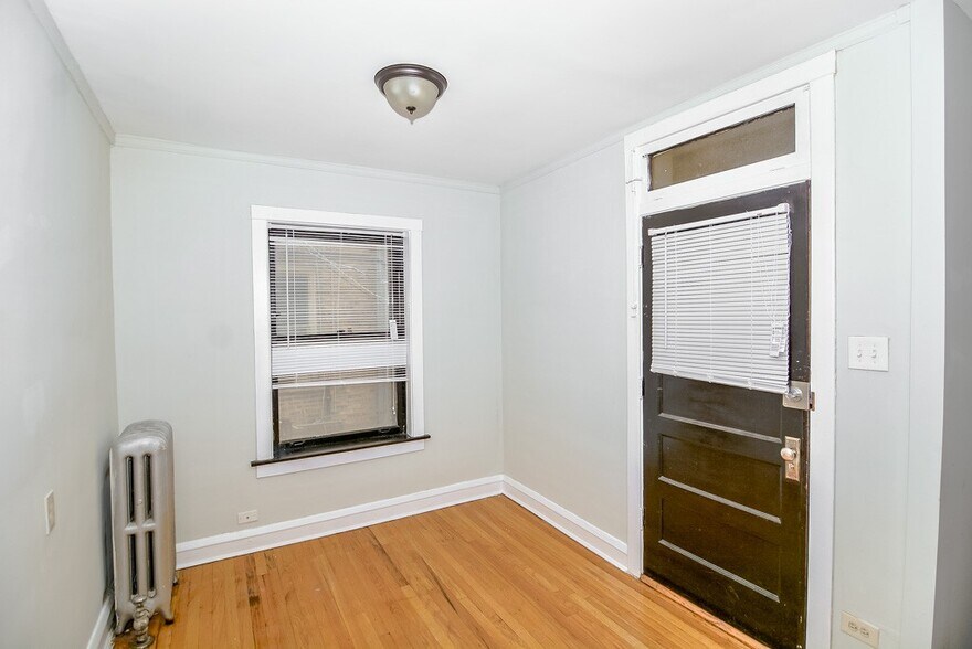 Building Photo - 2111 W Ainslie St