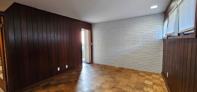 Building Photo - 3806 Briar Pl