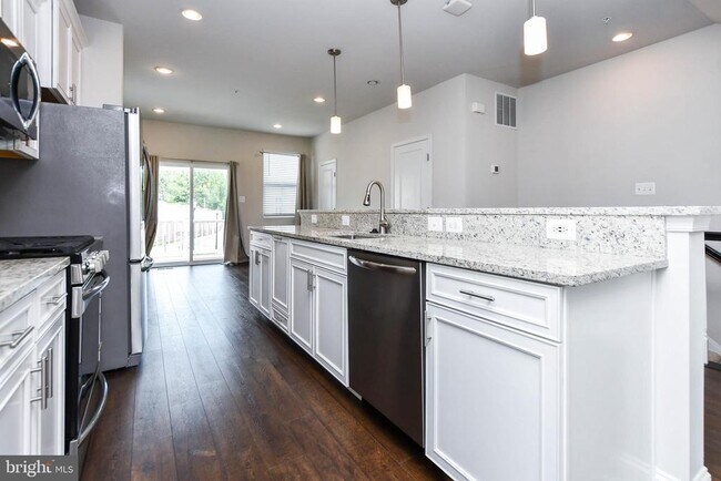 Building Photo - 7102 Druce Way