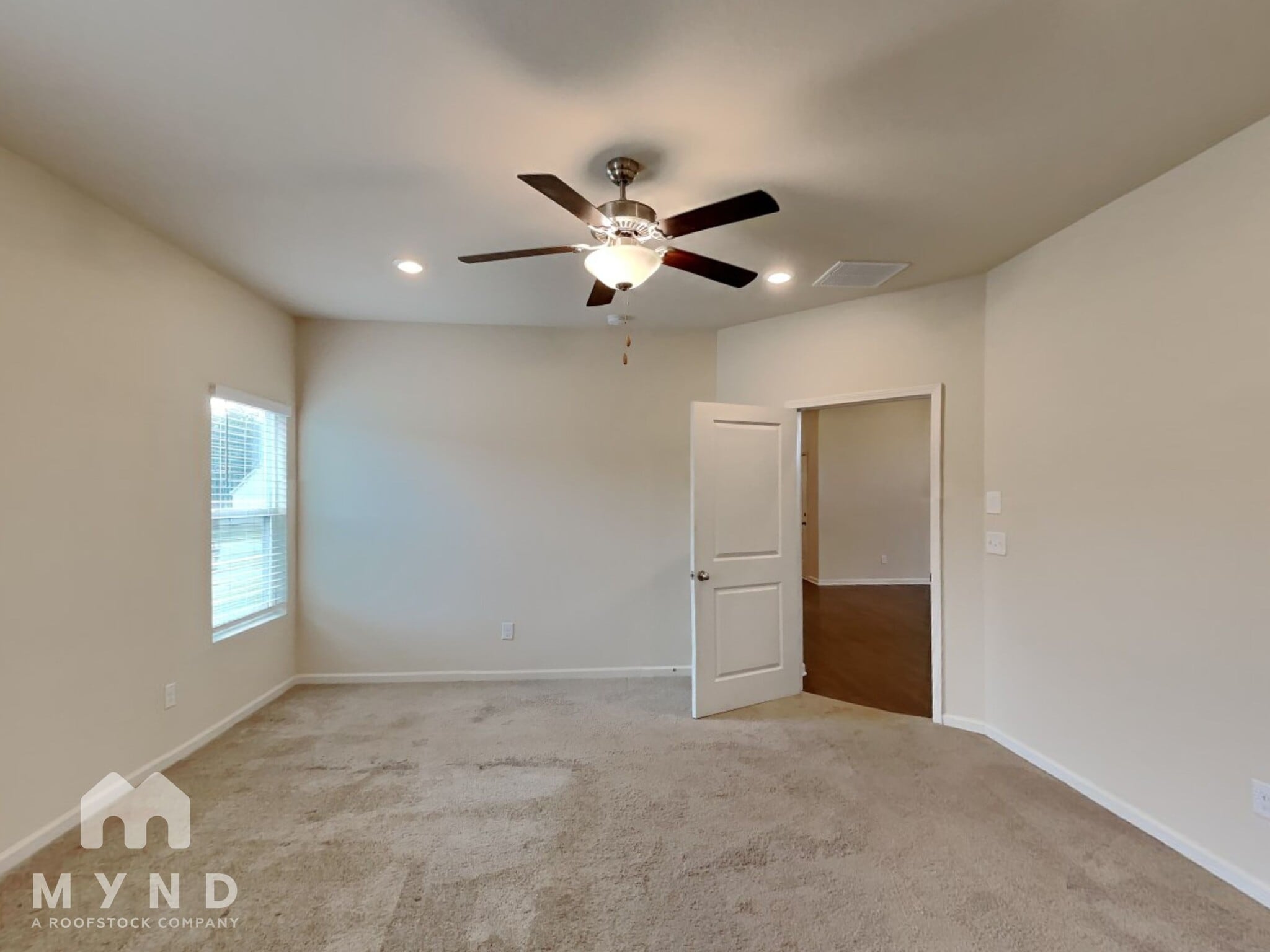 Building Photo - 803 Golden Bell Wy