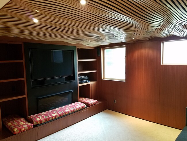 Building Photo - WINTER SPECIAL: Beautiful Hidden Gem Modern Custom Home in Great Salem Neighborhood!