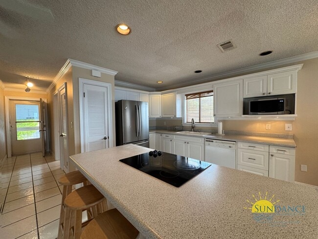 Building Photo - Waterfront Condo with Stunning Views – 2BR...