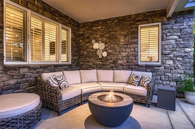 Building Photo - Extravagant home with lots to offer!