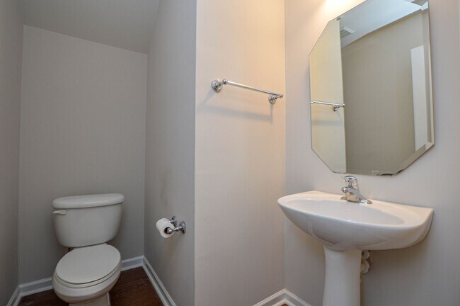 Building Photo - Elegant 4-bedroom Home in Desirable Callonwood Neighborhood in Matthews, NC