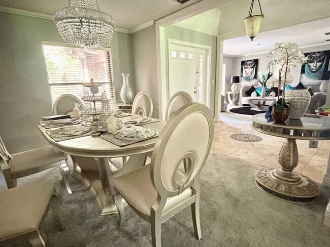 Building Photo - 1102 Sugartree Dr S