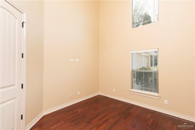 Building Photo - 15 Toronto Ave