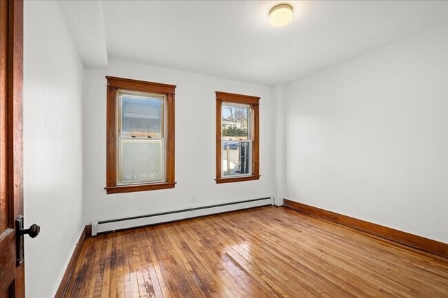 Building Photo - 183 Vernon St