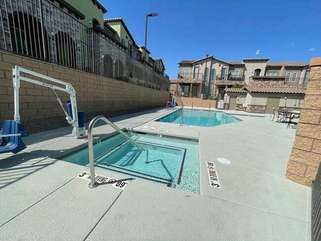 Building Photo - Beautiful Townhome in Providence Gated Com...