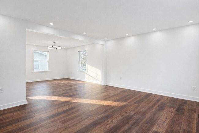 Building Photo - 87 Merseles St