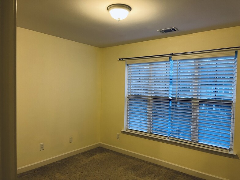 Guest Bedroom - 3224 Lincoya Creek Dr