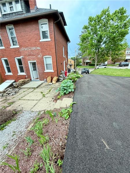 Building Photo - 1636 Dagmar Ave