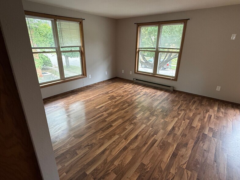 Building Photo - 824 3rd St