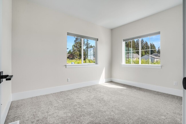 Building Photo - Beautiful New Build 4 Bed, 3 Bath Rental H...