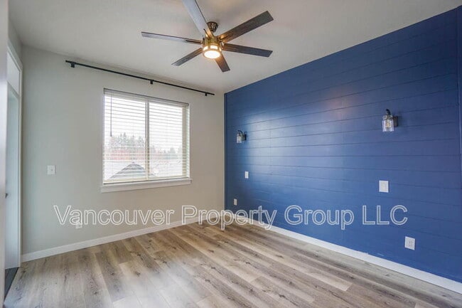 Building Photo - 13010 NE 24th Cir