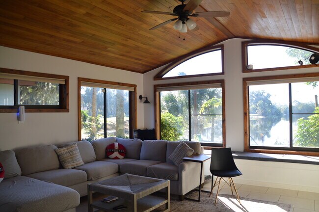 Building Photo - 615 Anhinga Rd