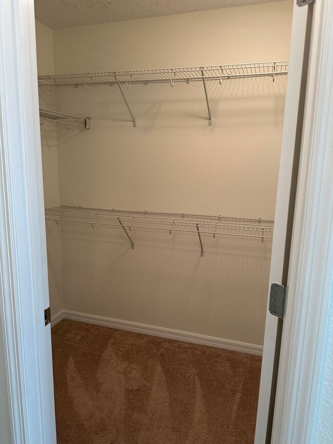 Building Photo - 3 Bedroom, 2.5 Bath Townhome in Gated Sanford Community – Pet Friendly