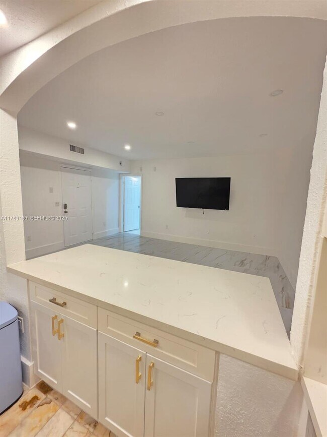 Building Photo - 760 Euclid Ave