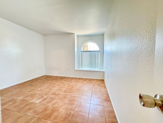 Building Photo - 3145 E Flamingo Rd