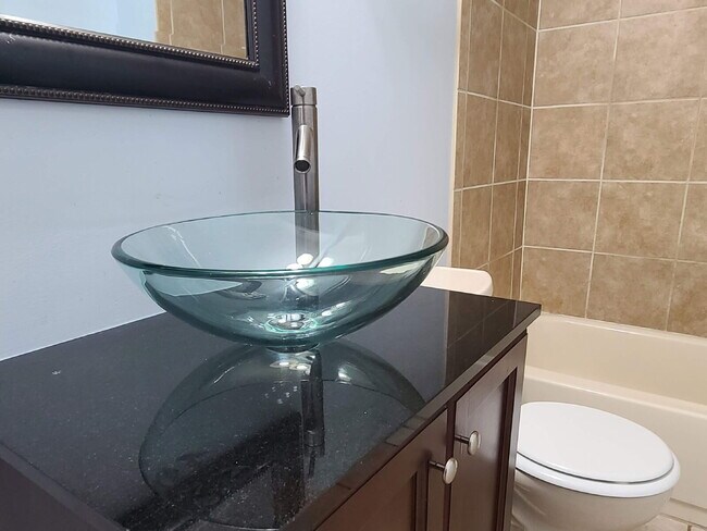 Building Photo - Gorgeous 6 BR Home, Convenient to Quantico & Commuting