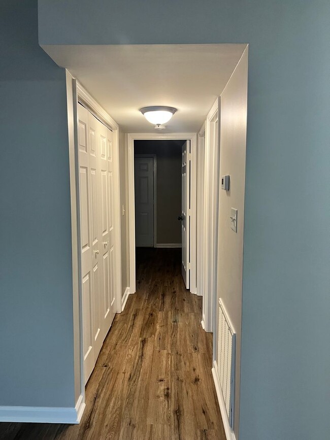 Building Photo - Two bedroom, 1.5 bath condo in High Point-...