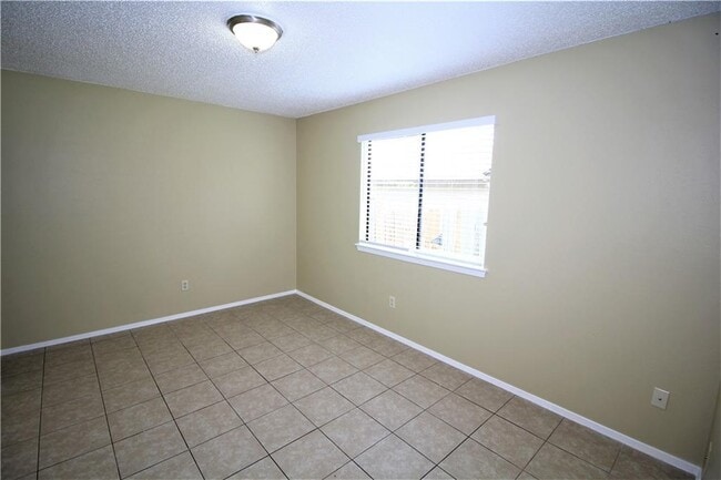 Building Photo - 12331 Alderbrook Dr