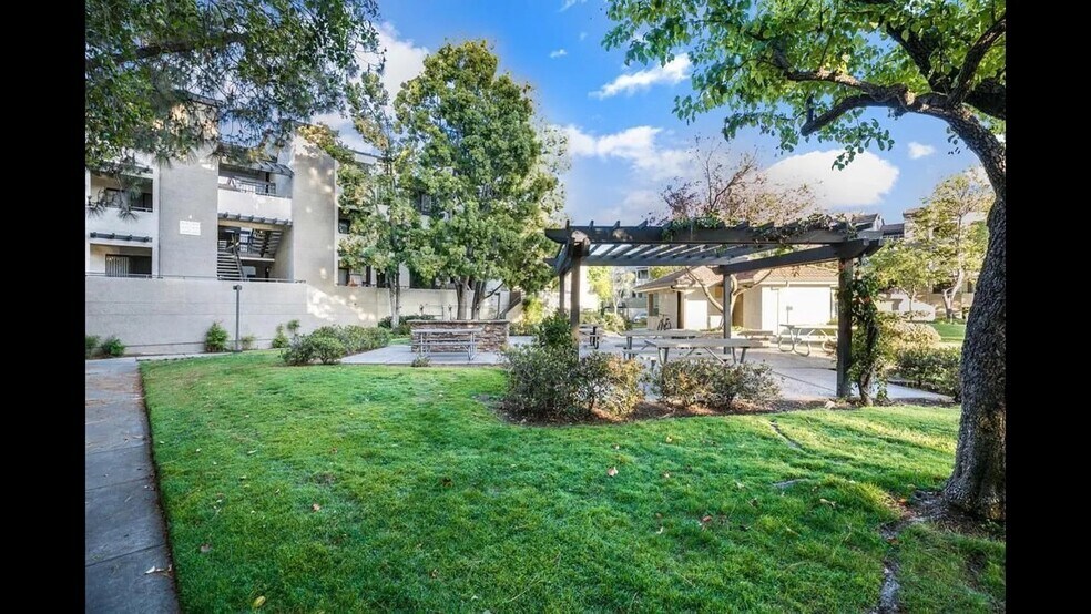 BBQ Area - 880 E Fremont Ave