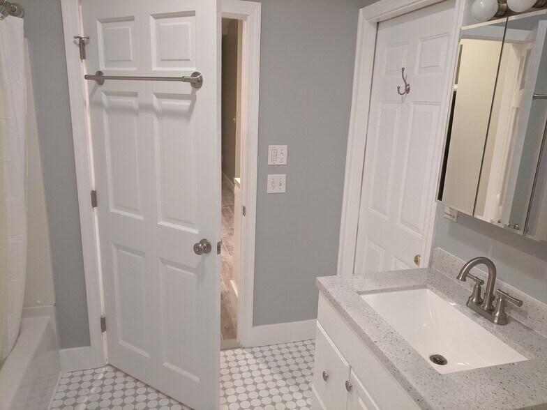 Building Photo - 26 County St