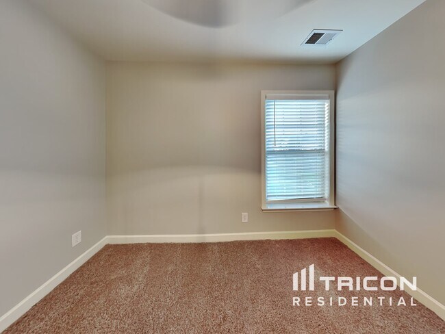 Building Photo - 3125 Hidden Creek Dr