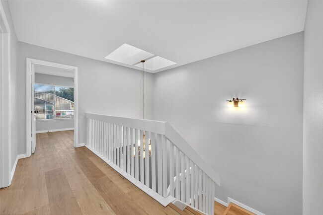 Building Photo - 11504 Village Pl Dr