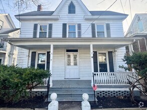 Building Photo - Spacious Four Bedroom Single Family House