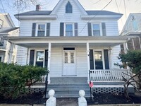 Building Photo - Spacious Four Bedroom Single Family House