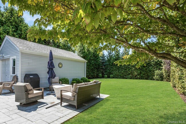 Building Photo - 23 W 7th St