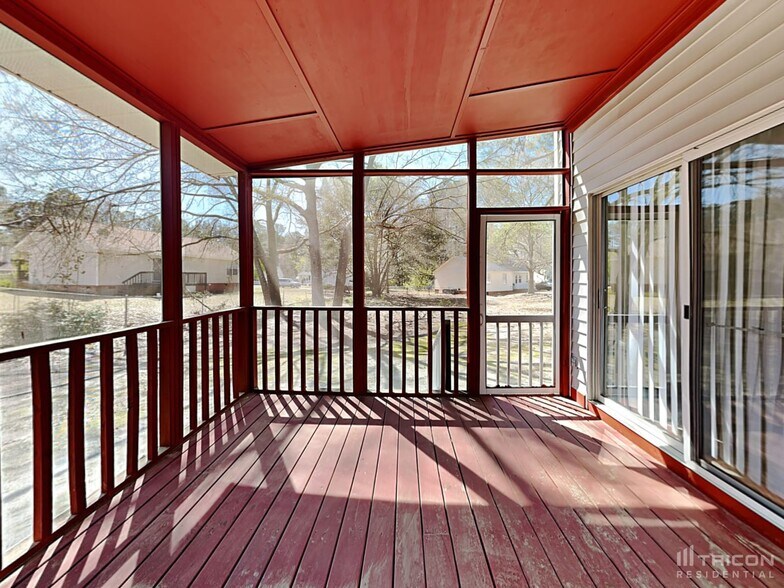 Building Photo - 104 Kells Dr