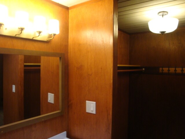 MB mirror and vanity - 683 Tiffany Ct