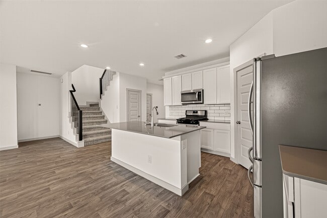 Building Photo - 6903 Green Embers Ln