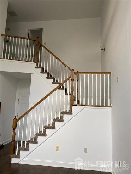 Building Photo - 33 Marion Dr