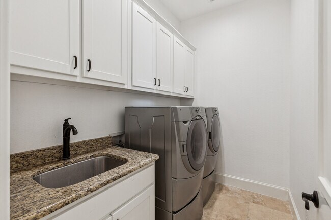 Building Photo - 6139 Belmont Ave