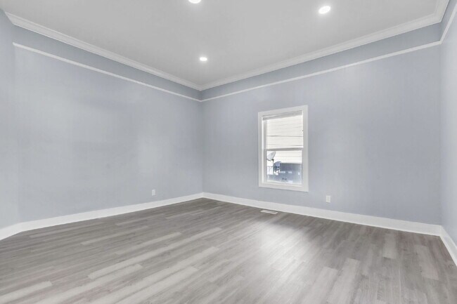 Building Photo - Cozy 2BR, 1BA Home with Spacious Yard in Downtown Anderson! Price improved to $1600/mo rent***